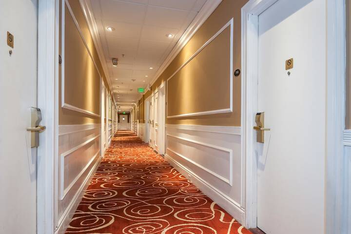 Ballroom/Hall 41 of 44