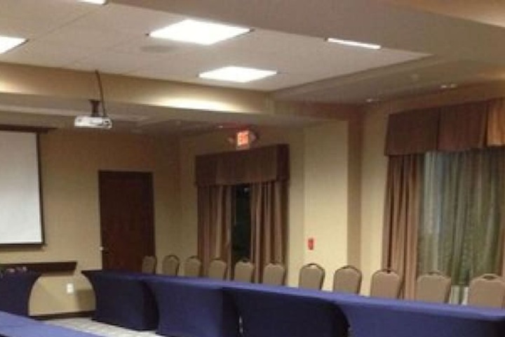 Hampton Inn & Suites Greensboro / Coliseum Area