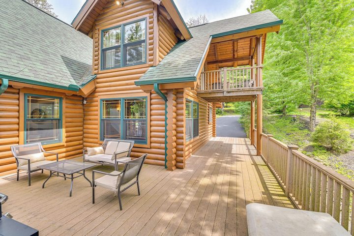 Lakefront Corinth Log Home: Private Dock Fire Pit