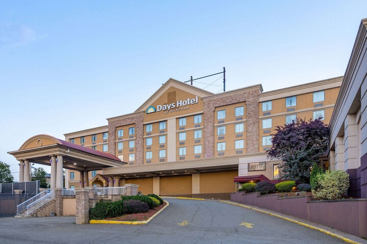 Days Hotel by Wyndham North Bergen / NYC Area