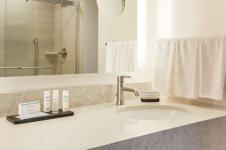 Embassy Suites by Hilton Syracuse Destiny USA