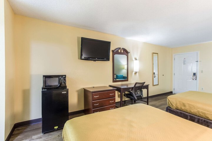 Room 7 of 16