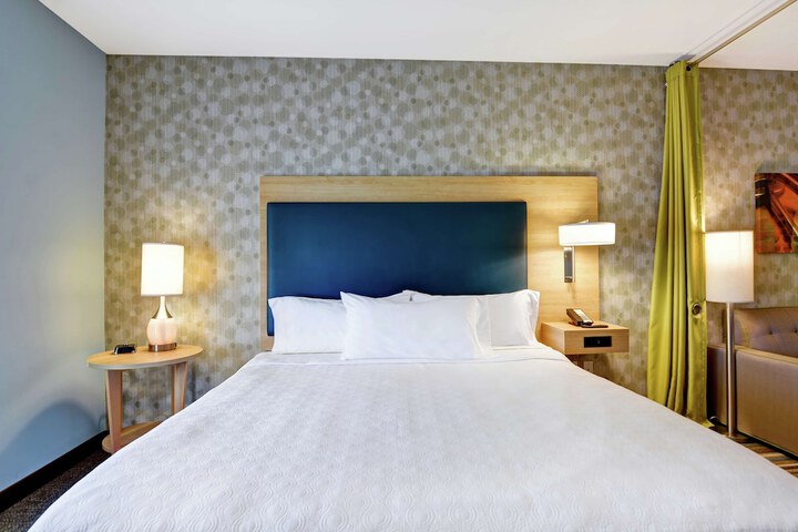 Room 17 of 33