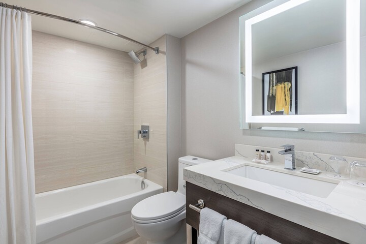 Delta Hotels by Marriott Vancouver Downtown Suites - Downtown Vancouver