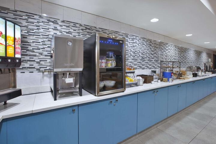 Country Inn & Suites by Radisson Big Rapids, MI