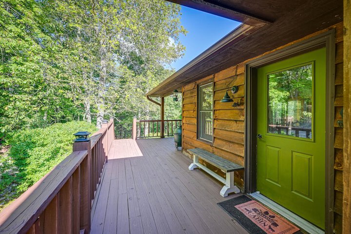 Cullowhee Mountain Retreat w / Deck and Fire Pit!