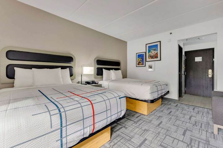 Room 8 of 9