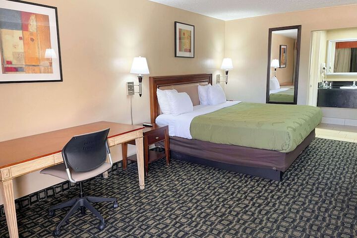 Room 26 of 40