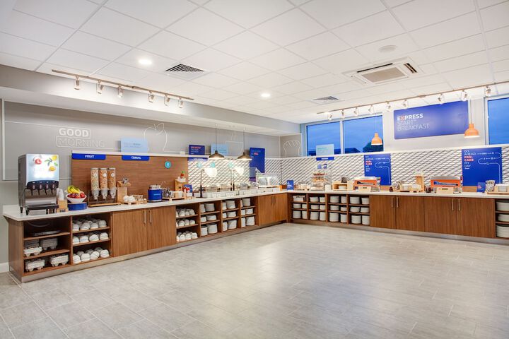 Holiday Inn Express & Suites Panama City Beach - Beachfront by IHG
