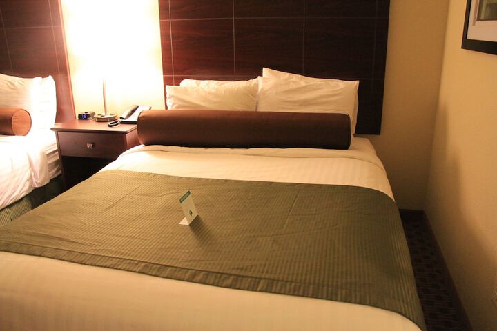 Castle Rock Inn & Suites