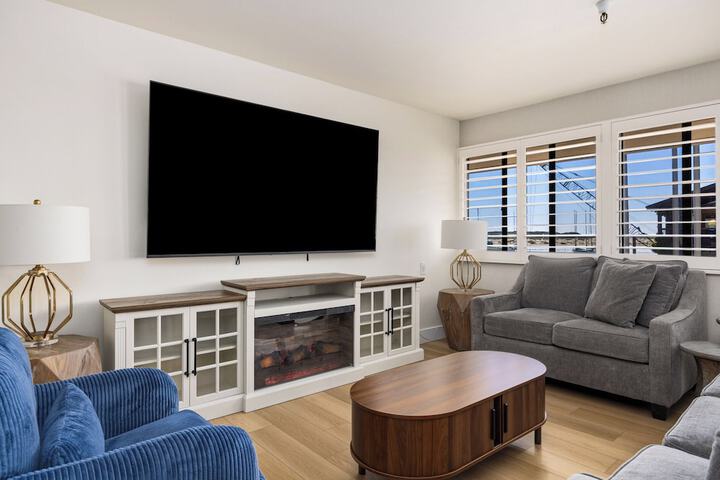 456 Embarcadero Inn & Suites