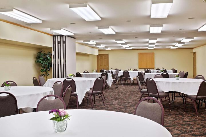 Country Inn & Suites by Radisson Galena, IL