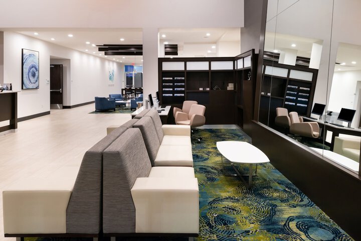 Holiday Inn & Suites Farmington Hills - Detroit NW by IHG