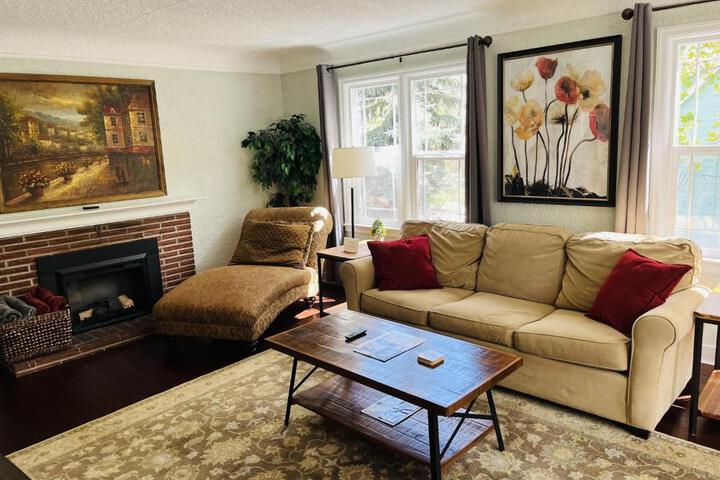 State Street Cottage Suite 2