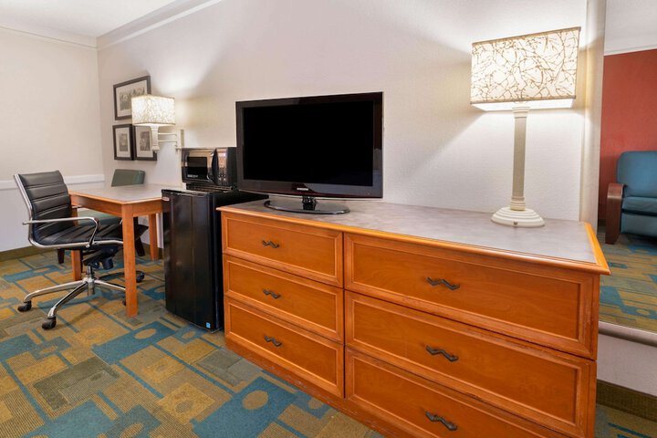 Room 33 of 40