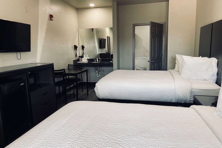 Days Inn by Wyndham Dickinson TX