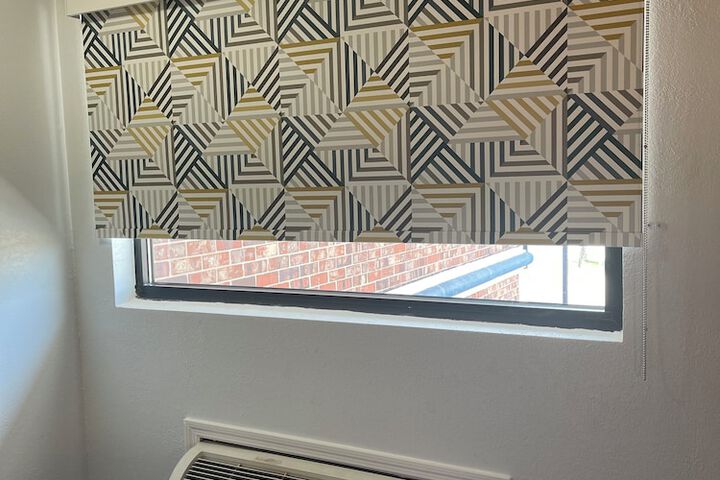 Room 8 of 18