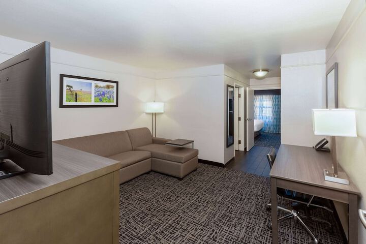 La Quinta Inn & Suites by Wyndham Rockwall