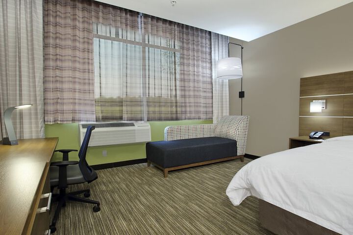 Holiday Inn Express & Suites Dallas-Frisco NW Toyota Stdm by IHG
