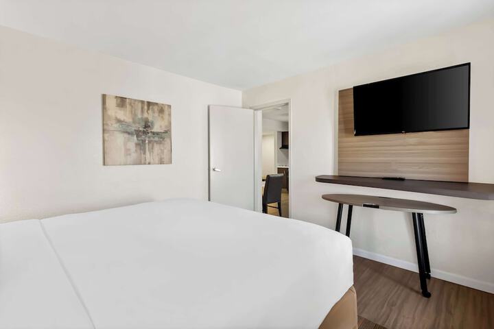 Room 13 of 37