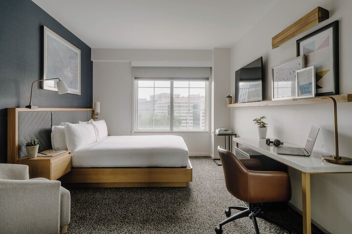 Room 32 of 51