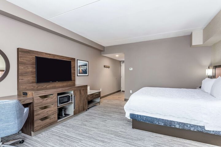 Room 26 of 42