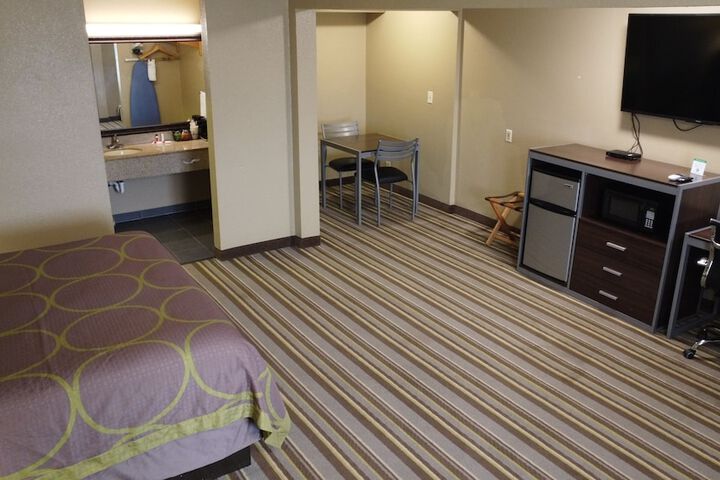 Room 10 of 36