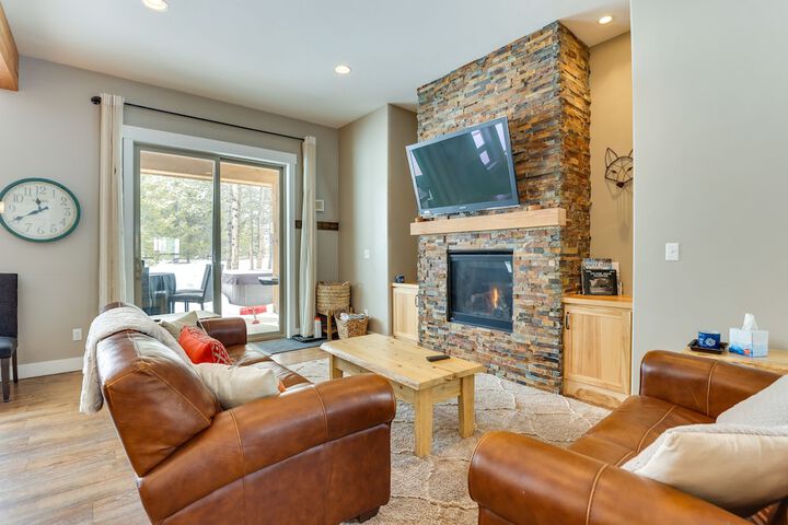 Convenient Fraser Townhome w / Hot Tub Near Hikes!