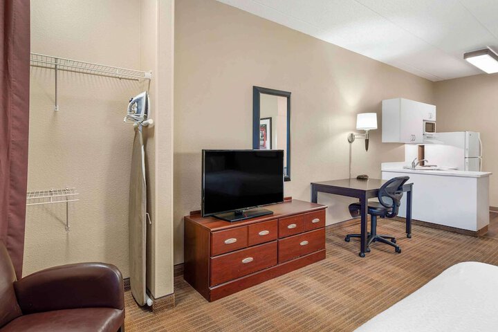 Room 9 of 32