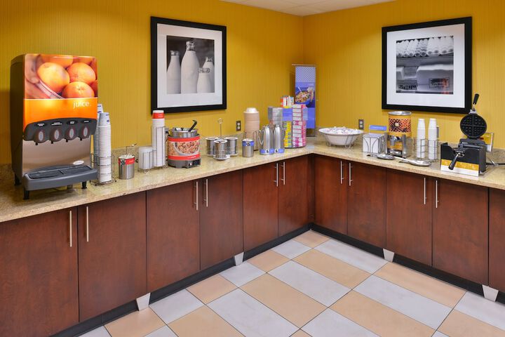 Hampton Inn & Suites Ontario