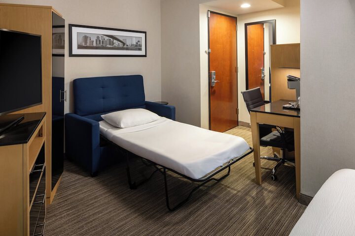 Room 13 of 35
