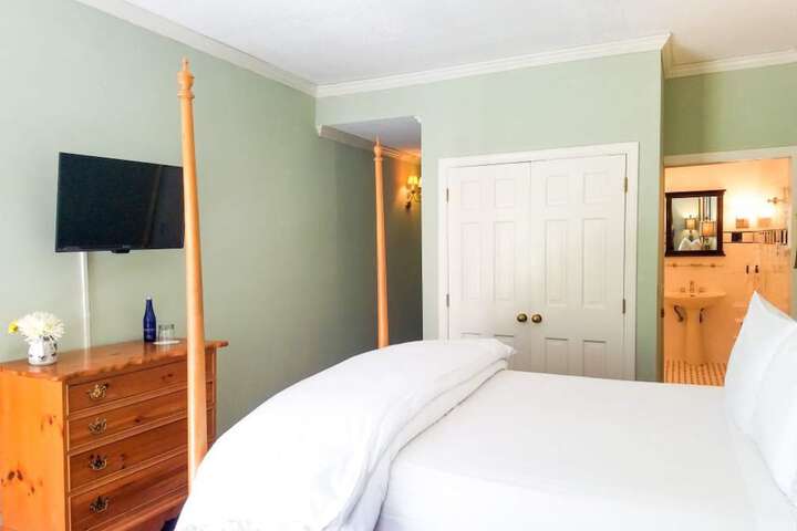 Room 106 of 114