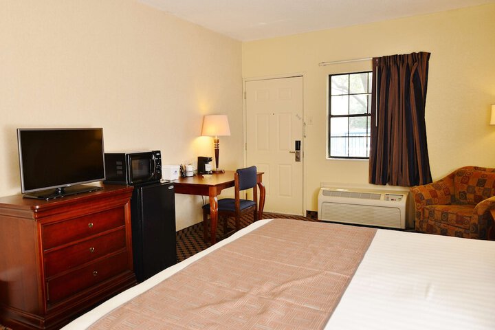 Room 14 of 22
