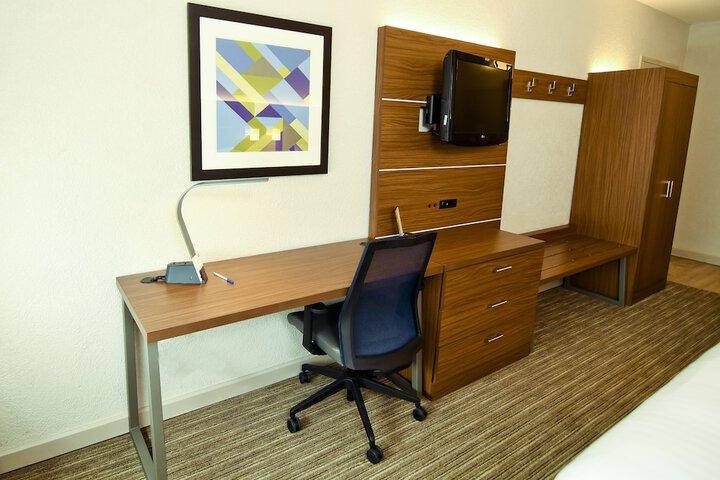 Room 34 of 126
