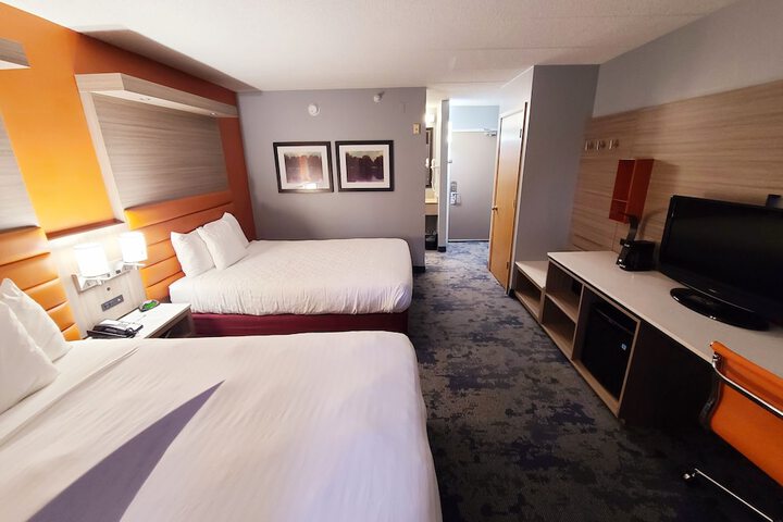 Room 65 of 100