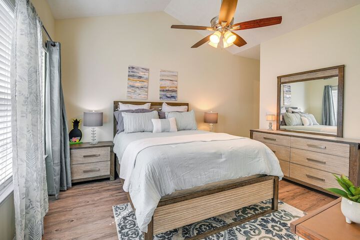 Myrtle Beach Condo w / Large Balcony & Pool Access