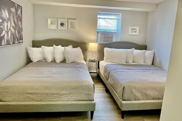 Room 27 of 43