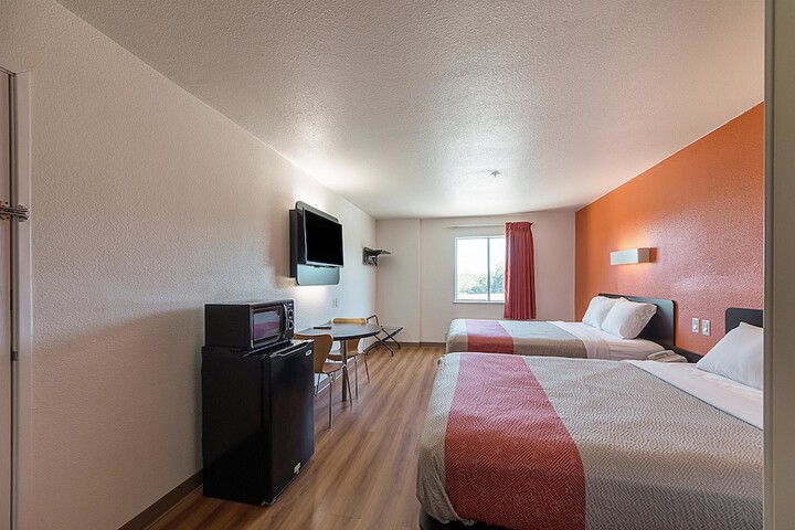 Room 14 of 28