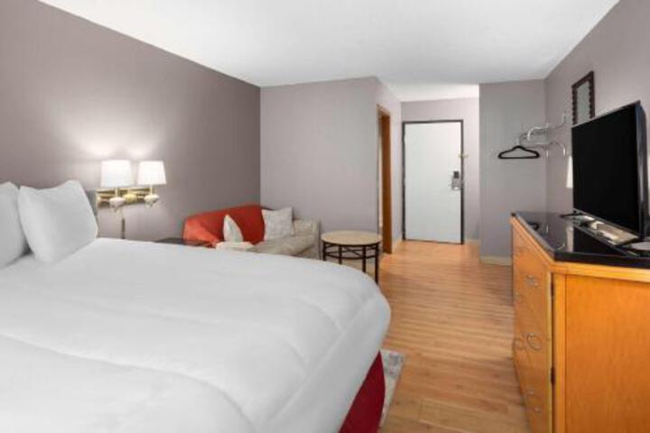 Smart Choice Inn and Suites
