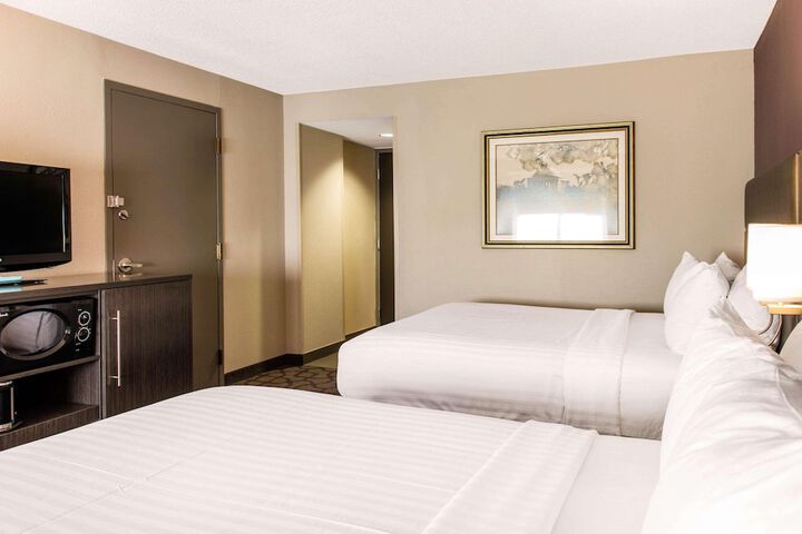 Room 70 of 102