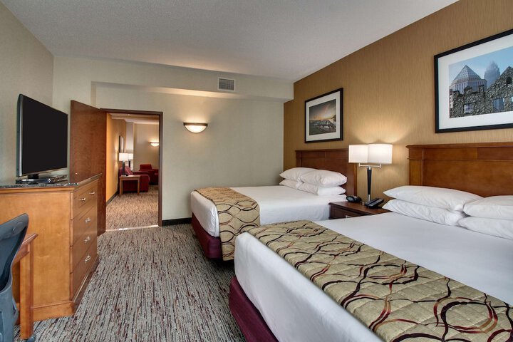 Room 32 of 83