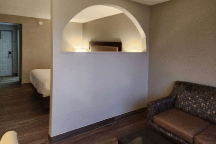 Room 12 of 16