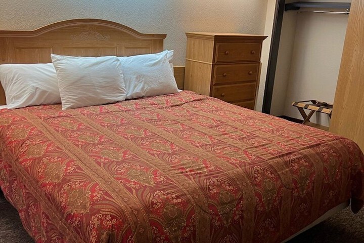 Room 5 of 40