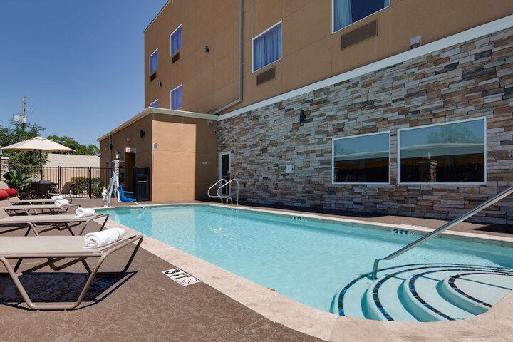 Pool 4 of 35