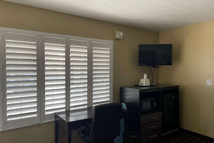 Room 10 of 28