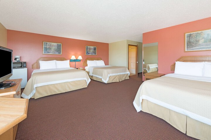 Days Inn by Wyndham Cameron