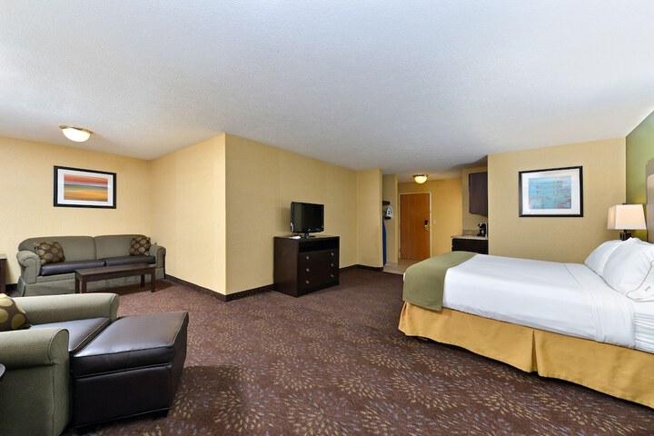 Holiday Inn Express Hotel & Suites Charlotte by IHG