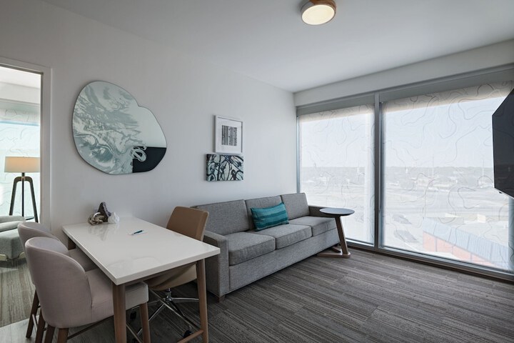 Room 27 of 43