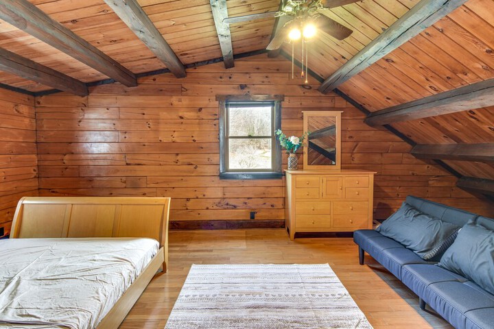 Lock Haven Cabin w / Wood Stove & Mountain View!