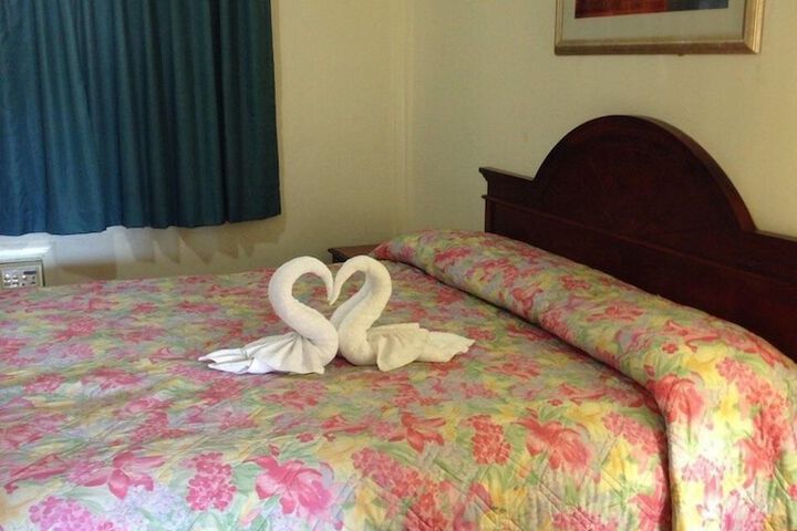 Room 5 of 8